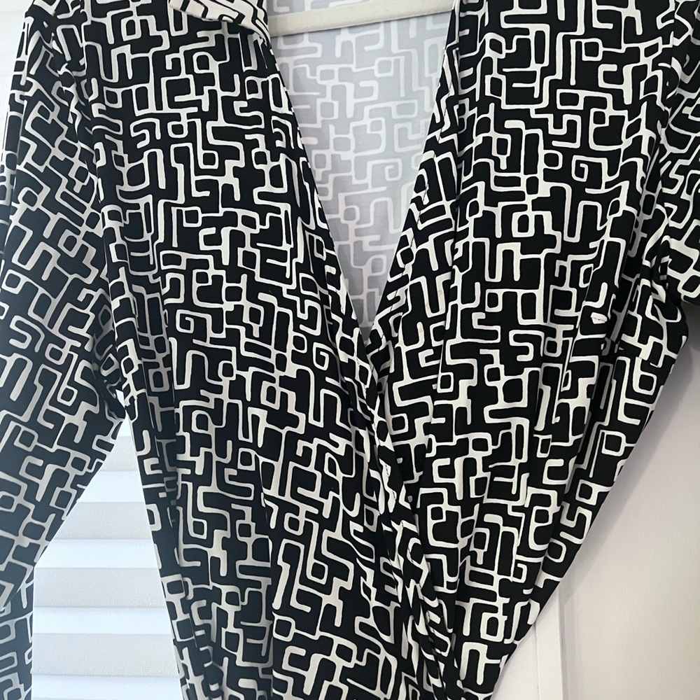 J McLaughlin black and white wrap dress - Picture 7 of 10
